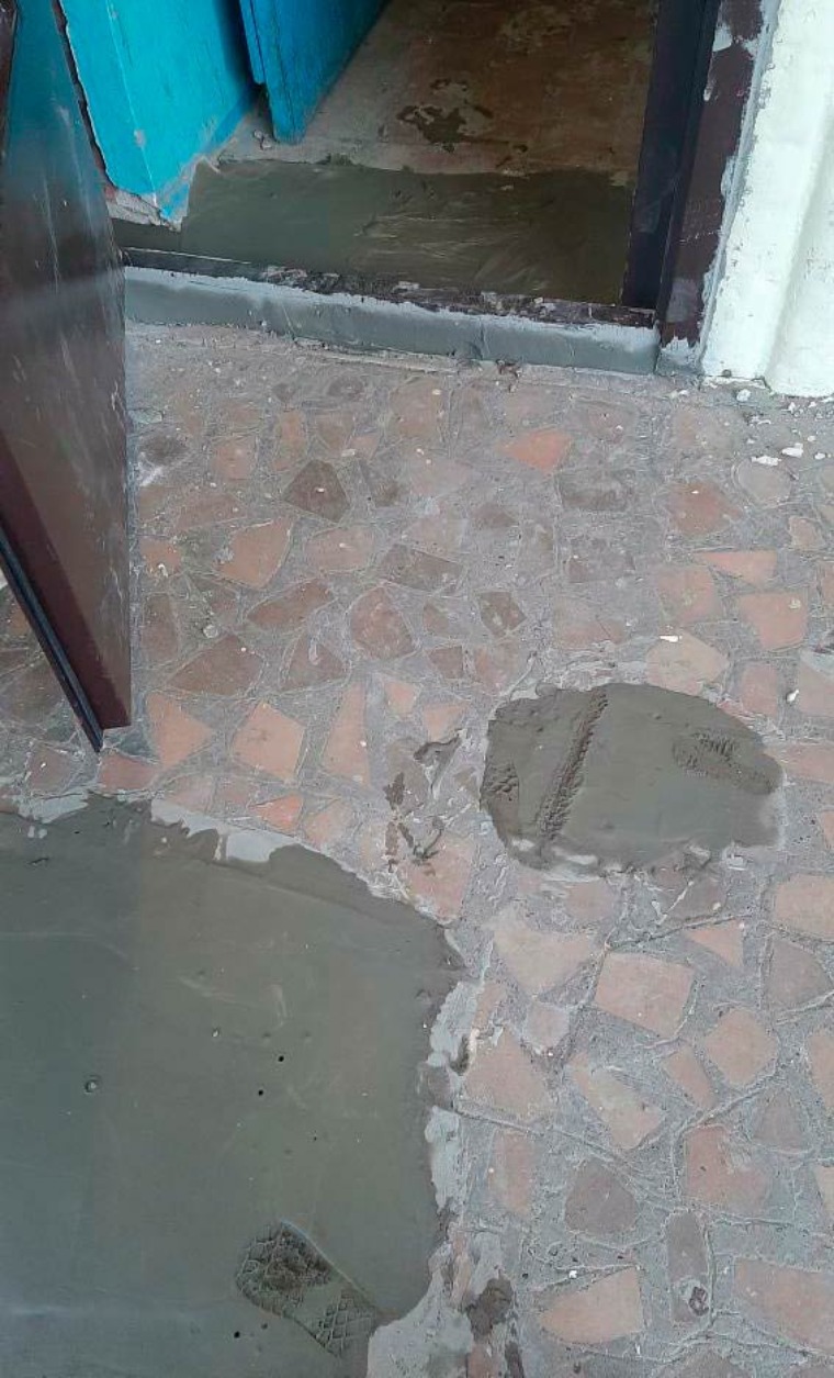 Незастывший бетон со следами