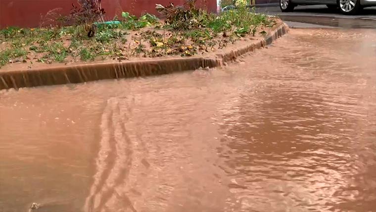 Житель Нижнекамска показал на видео затопленные улицы в городе