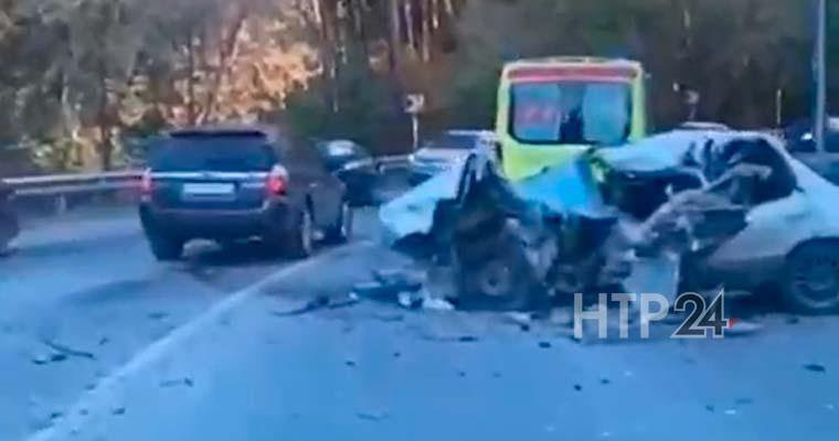 В Татарстане при столкновении грузовика с легковушкой пострадал человек