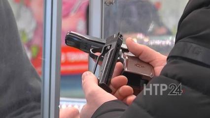 В Нижнекамске мужчина попался в руки правосудия с огнестрельным пистолетом