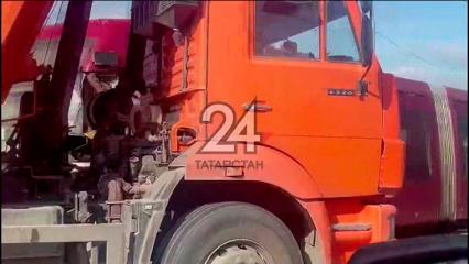 В Татарстане столкнулись «КамАЗ» и трамвай №5 - НТР 24