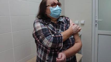 В Татарстане миллионным вакцинированным от COVID-19 стала 65-летняя женщина