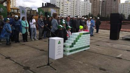 Айдар Метшин заложил первый камень под строительство школы «Адымнар» в Нижнекамске
