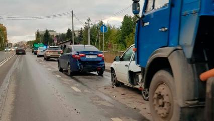 В Татарстане произошла массовая авария с легковушками и грузовиком
