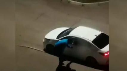 В Нижнекамске мужчина «подрался» с припаркованным автомобилем