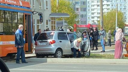 В Нижнекамске из-за ДТП временно перекрыли движение по проспекту Шинников