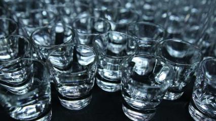 Россияне стали реже пить водку, вместе с тем снизилось ее производство