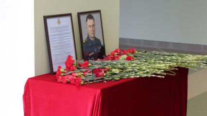 В Татарстане установили стихийный мемориал в память о погибшем главе МЧС Евгении Зиничеве - НТР 24