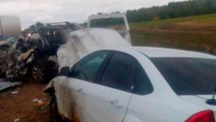 В Татарстане при столкновении трёх машин погибли люди