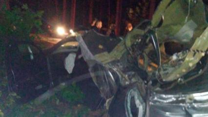 В Татарстане машина вылетела в кювет и врезалась в дерево