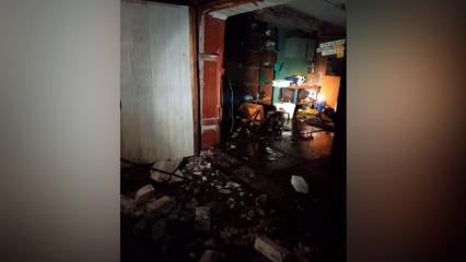 В Альметьевске из-за взрыва газового баллона обрушилась часть гаража с людьми внутри