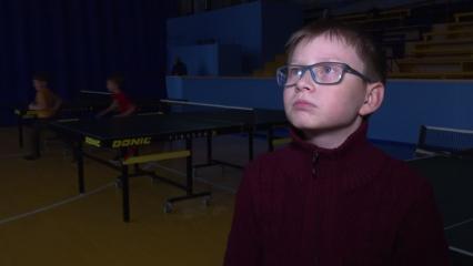 В нижнекамском спорткомплексе «Факел» до сих пор нет тепла, дети занимаются в тёплой одежде - НТР 24