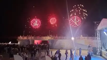 В честь 55-летия Нижнекамска после концерта на набережной был дан салют - НТР 24