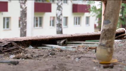 Стало известно, когда нижнекамской бабушке восстановят разрушенный деревом балкон - НТР 24