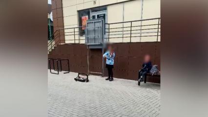 Нижнекамка восхитилась сыгравшей на скрипке «Ламбаду» девочкой у торгового центра - НТР 24