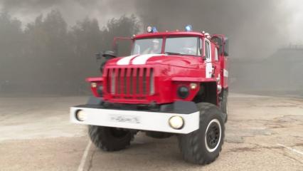 В масштабных учениях пожарных в Нижнекамске было задействовано 12 пожарных машин и спецтехники