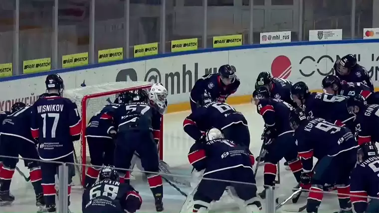 Нижнекамские хоккеисты взяли реванш в Нижнем Новгороде
