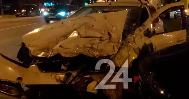 В Татарстане в аварию попали автомобиль каршеринга и легковушка