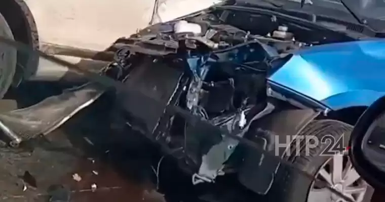 В Казани в ДТП с двумя легковушками пострадал водитель