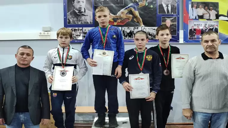 Нижнекамские борцы завоевали 19 медалей на первенстве Республики Татарстан