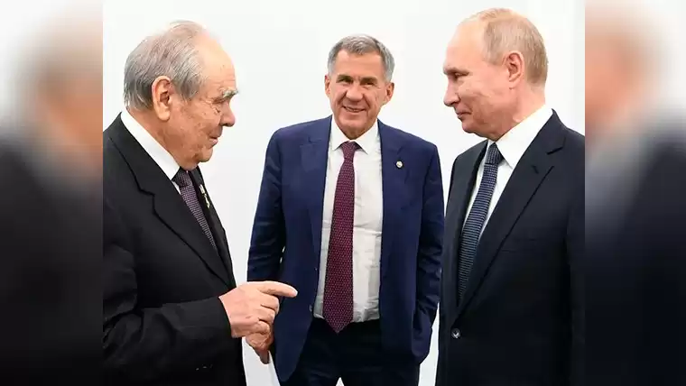 Президент Татарстана поздравил Владимира Путина с 69-летием