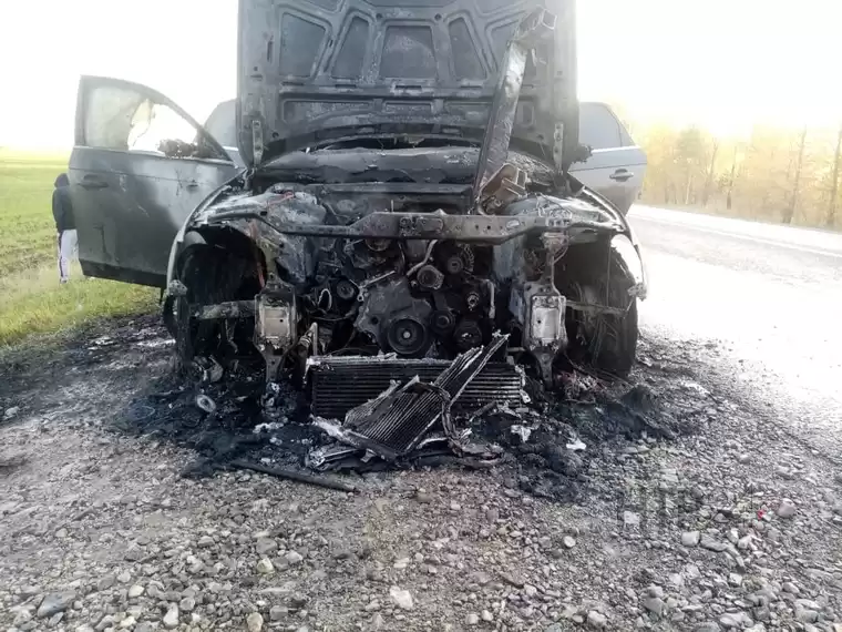 На трассе в Нижнекамском районе дотла выгорела иномарка
