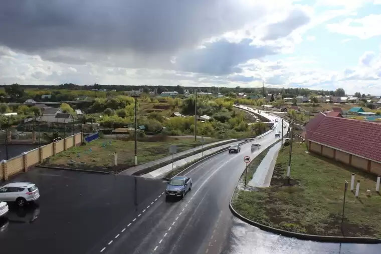 Общий вид сверху на отремонтированную дорогу