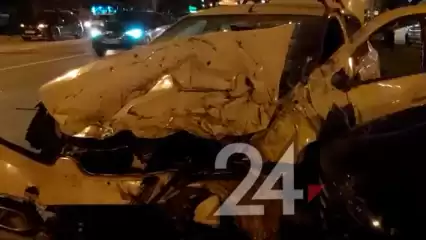В Татарстане в аварию попали автомобиль каршеринга и легковушка