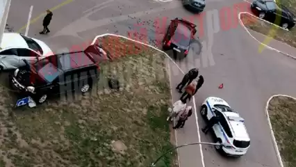 В Нижнекамске в аварию попали 3 машины, снеся дорожный знак - НТР 24