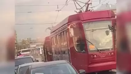 При столкновении автобуса и трамвая в Татарстане пострадали 8 человек, в том числе 2-летний ребенок - НТР 24