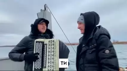 Участники пробега из Татарстана исполнили популярную песню на пароме