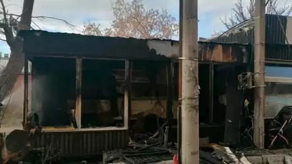 В Татарстане полностью сгорел торговый павильон - НТР 24