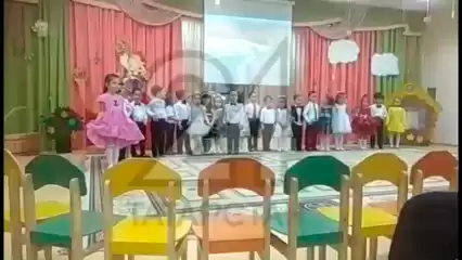 В Татарстане на камеру попал экран проектора, который чуть не сшиб детей - НТР 24