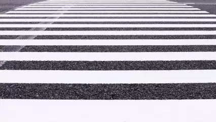 Татарстанец на иномарке сбил молодую девушку, переходившую дорогу - НТР 24