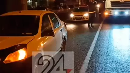 В Татарстане в ночную аварию попали легковая машина и бетономешалка - НТР 24