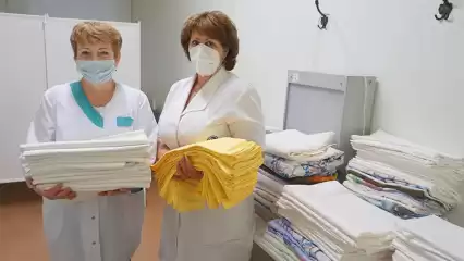 Нижнекамскому ковид-госпиталю подарили постельное бельё, одеяла с подушками и тест-полоски для глюкометров - НТР 24