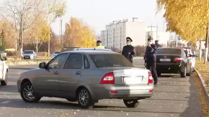 Должников по квартплате в Нижнекамске ловят на дороге и арестовывают их авто - НТР 24