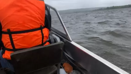 В Татарстане на Каме перевернулась лодка с двумя рыбаками — выплыл только один - НТР 24