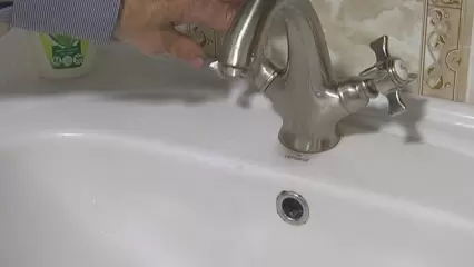 В Нижнекамске без предупреждения на весь день снизили напор воды в домах