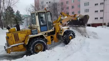 Муллин: имеющейся в Нижнекамске техники не хватит для качественной уборки дворов от снега - НТР 24