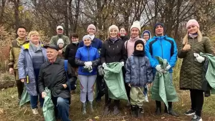 В Нижнекамске волонтёры вынесли из леса 40 мешков мусора