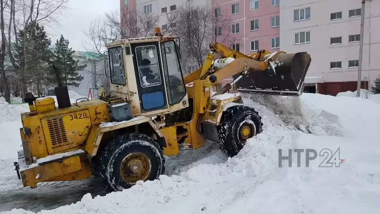 Муллин: имеющейся в Нижнекамске техники не хватит для качественной уборки дворов от снега