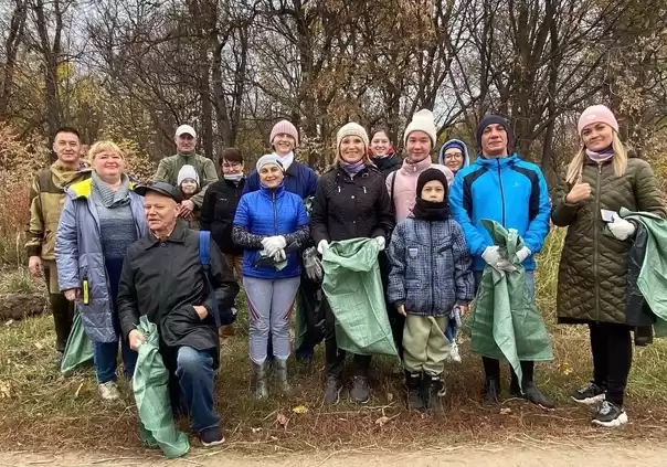 В Нижнекамске волонтёры вынесли из леса 40 мешков мусора