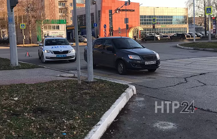 В Нижнекамске невнимательный водитель сбил школьницу на пешеходном переходе