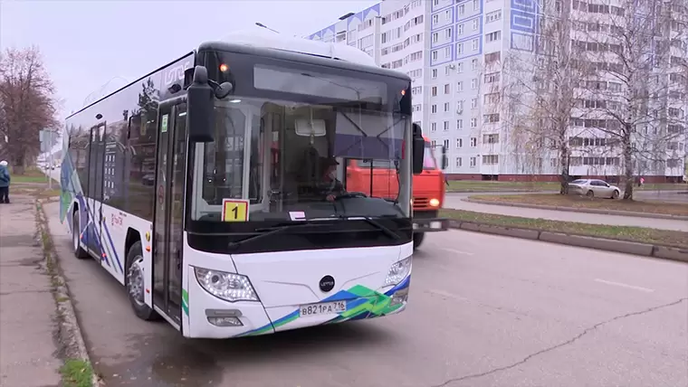 В Нижнекамске тестируют новый автобус «Лотос 105» на первом маршруте