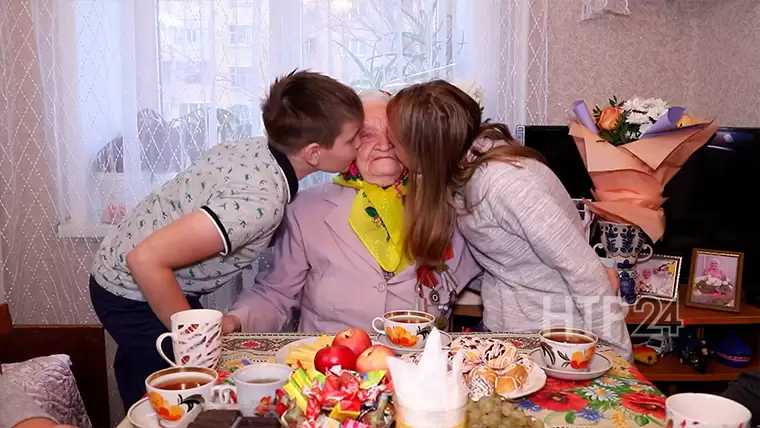 Бойкая жительница Нижнекамска отметила свое 90-летие
