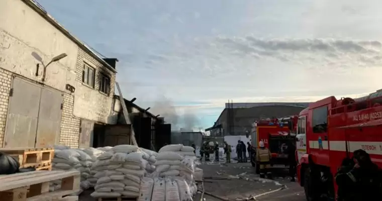 В Татарстане произошёл пожар в цеху по производству пенопласта