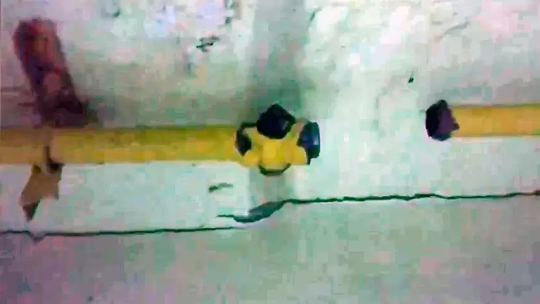«Что у нас в доме творится?»: нижнекамец показал на видео обрезанную газовую трубу у многоэтажки