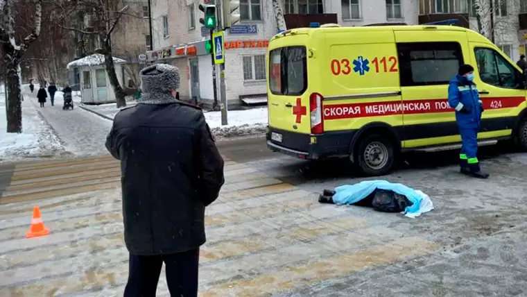 В Казани «КамАЗ» насмерть сбил ребёнка, переходившего дорогу на «зелёный»