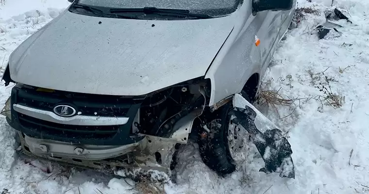 В Татарстане женщина-водитель вылетела с трассы и получила травмы